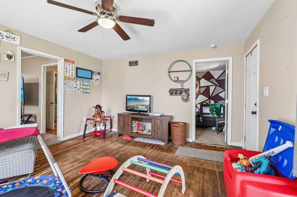 749 N Main St Russellville, KY 42276