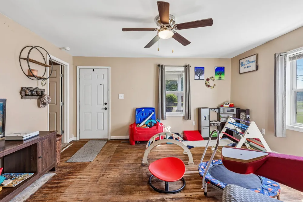 749 N Main St Russellville, KY 42276