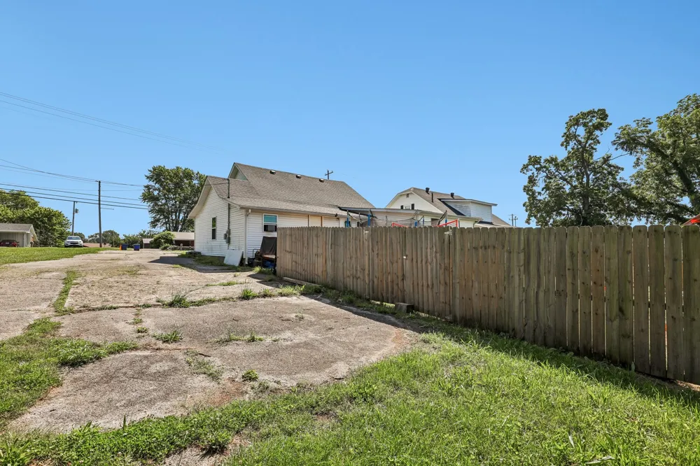 749 N Main St Russellville, KY 42276