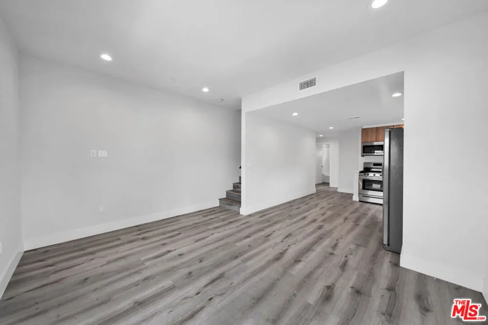 11524 Emelita Street North Hollywood, CA 91601