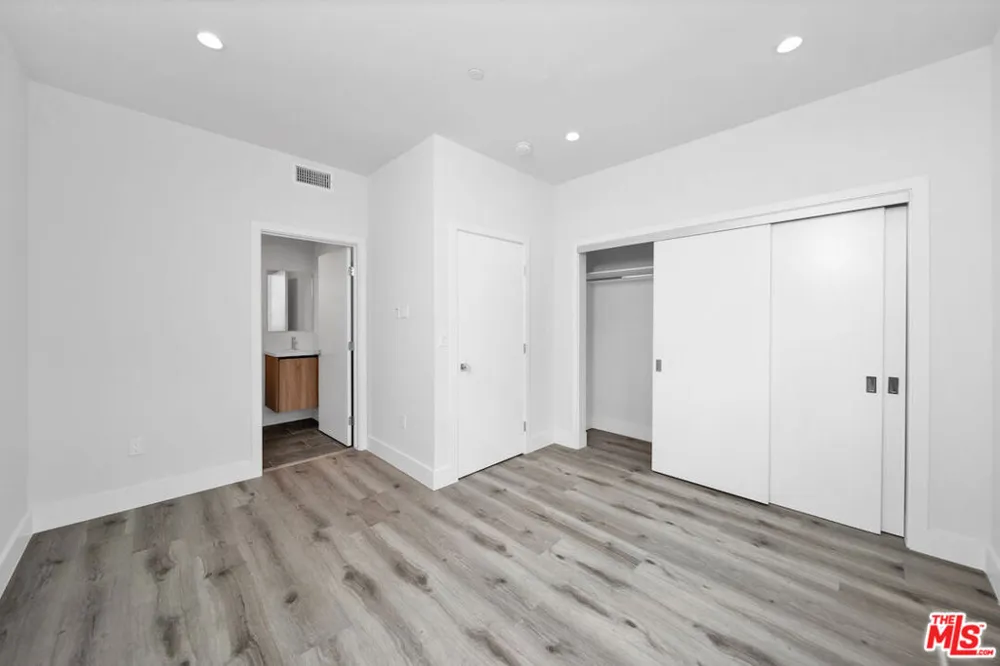 11524 Emelita Street North Hollywood, CA 91601
