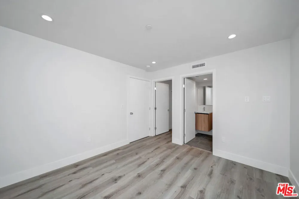 11524 Emelita Street North Hollywood, CA 91601