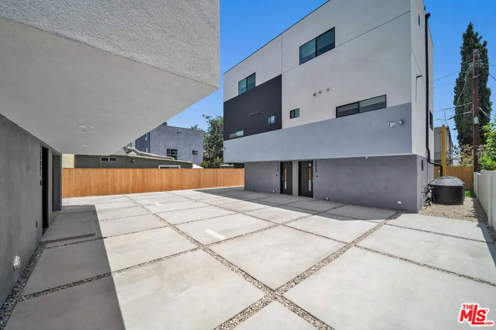 11524 Emelita Street North Hollywood, CA 91601
