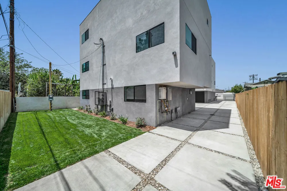 11524 Emelita Street North Hollywood, CA 91601