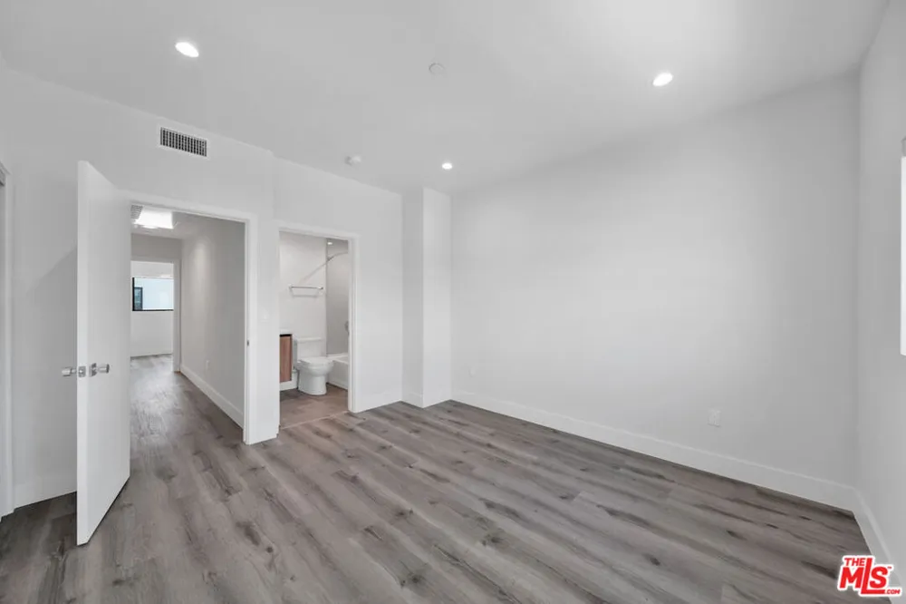11524 Emelita Street North Hollywood, CA 91601