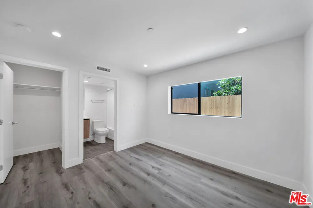 11524 Emelita Street North Hollywood, CA 91601