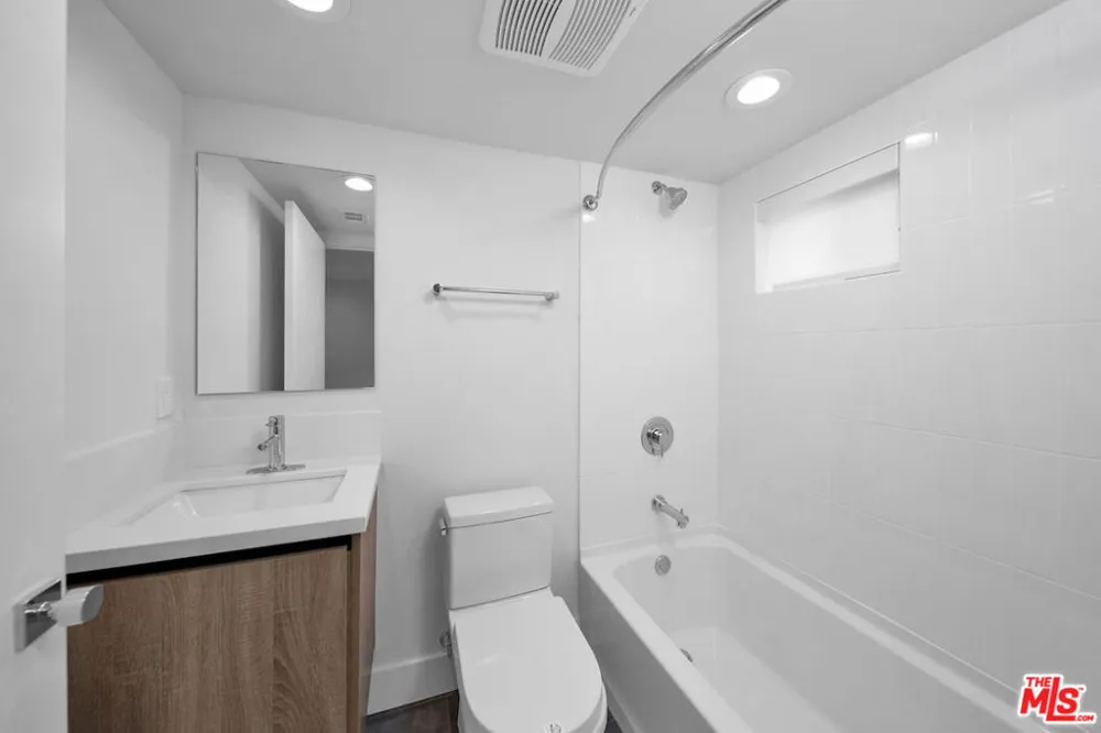 11524 Emelita Street North Hollywood, CA 91601