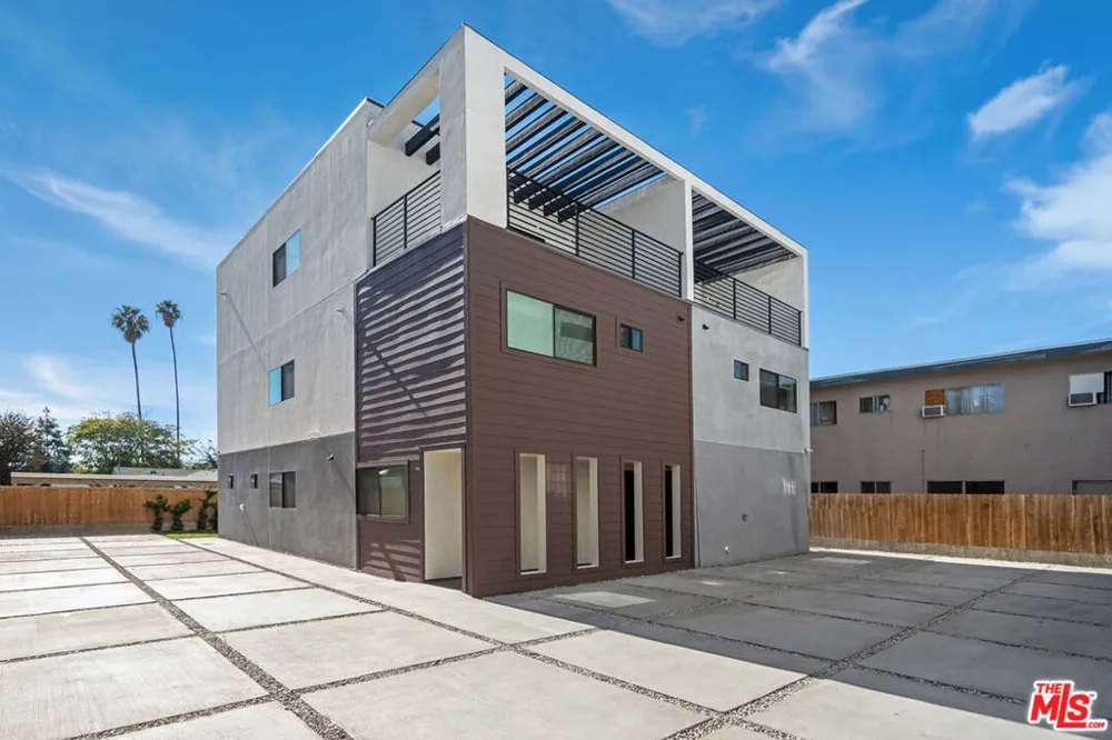 14802 Vanowen Street Van Nuys, CA 91405