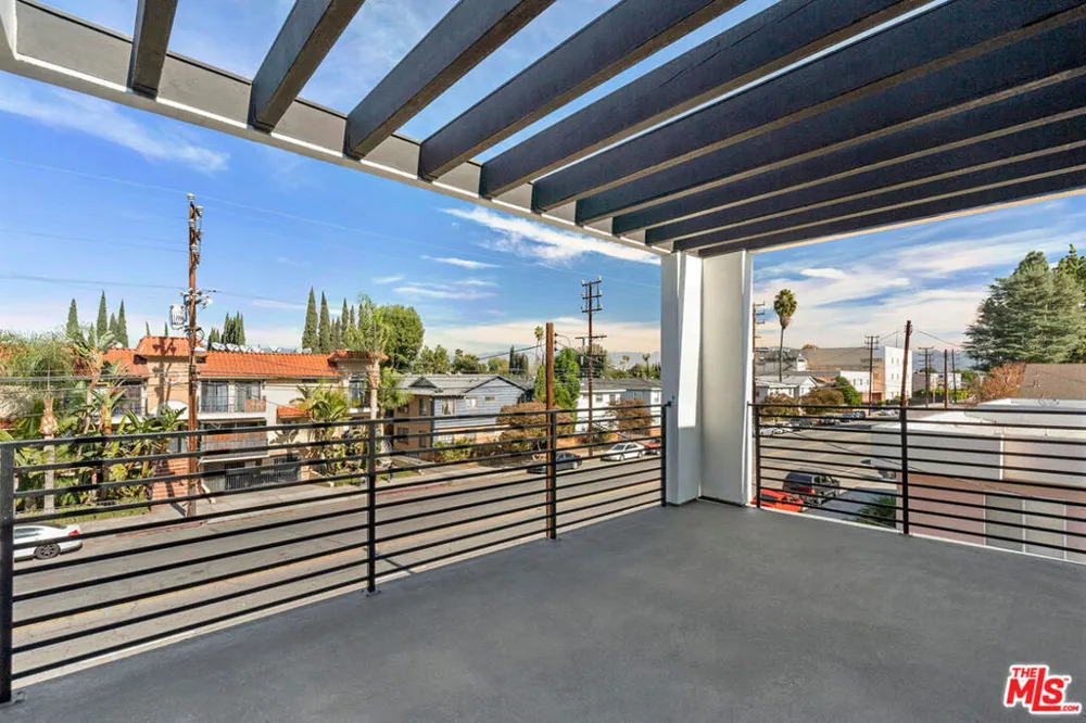 14802 Vanowen Street Van Nuys, CA 91405