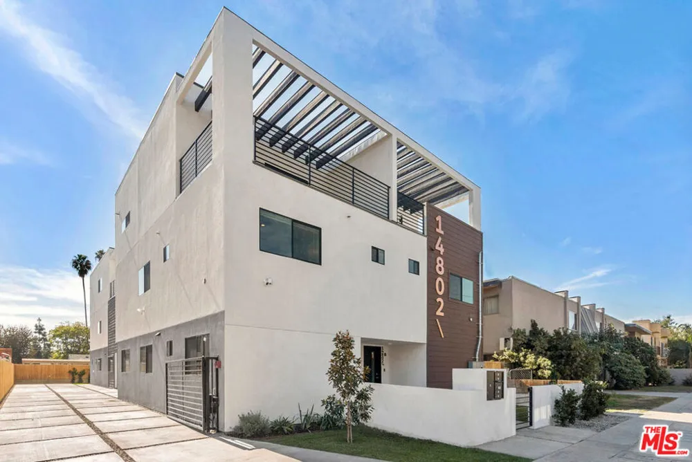 14802 Vanowen Street Van Nuys, CA 91405