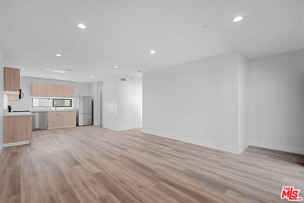 14802 Vanowen Street Van Nuys, CA 91405