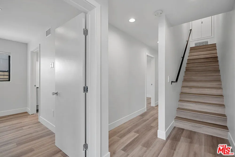 14802 Vanowen Street Van Nuys, CA 91405
