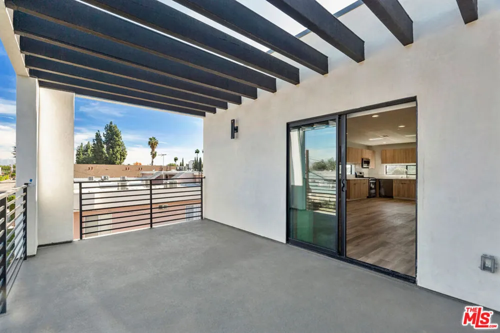 14802 Vanowen Street Van Nuys, CA 91405