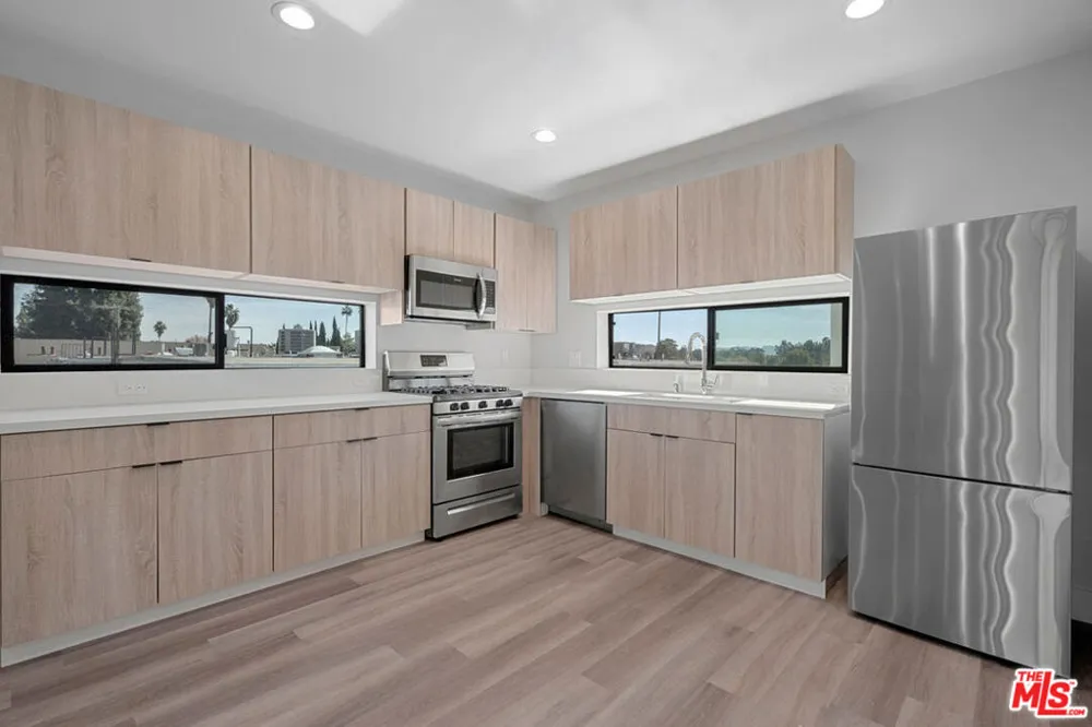 14802 Vanowen Street Van Nuys, CA 91405