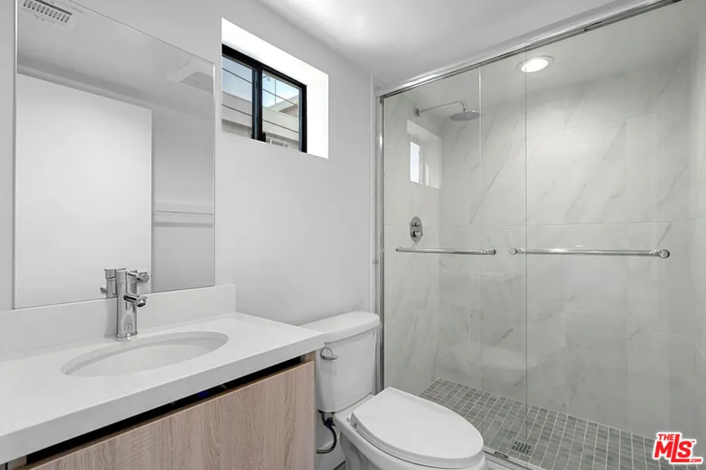 14802 Vanowen Street Van Nuys, CA 91405