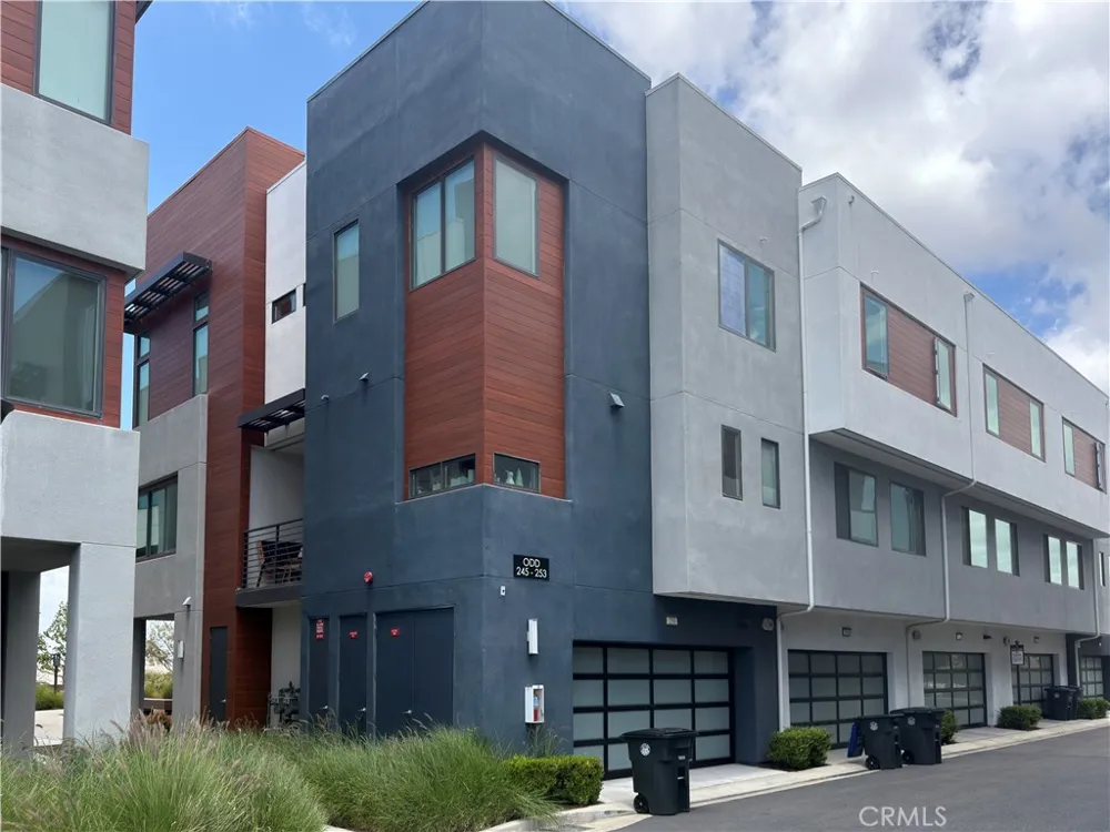 253 Waypoint Tustin, CA 92782