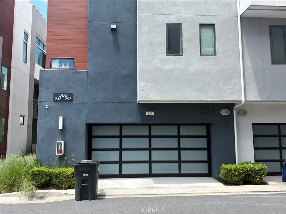 253 Waypoint Tustin, CA 92782