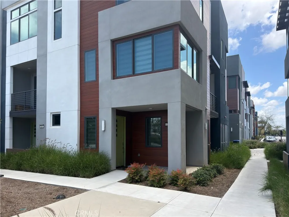 253 Waypoint Tustin, CA 92782