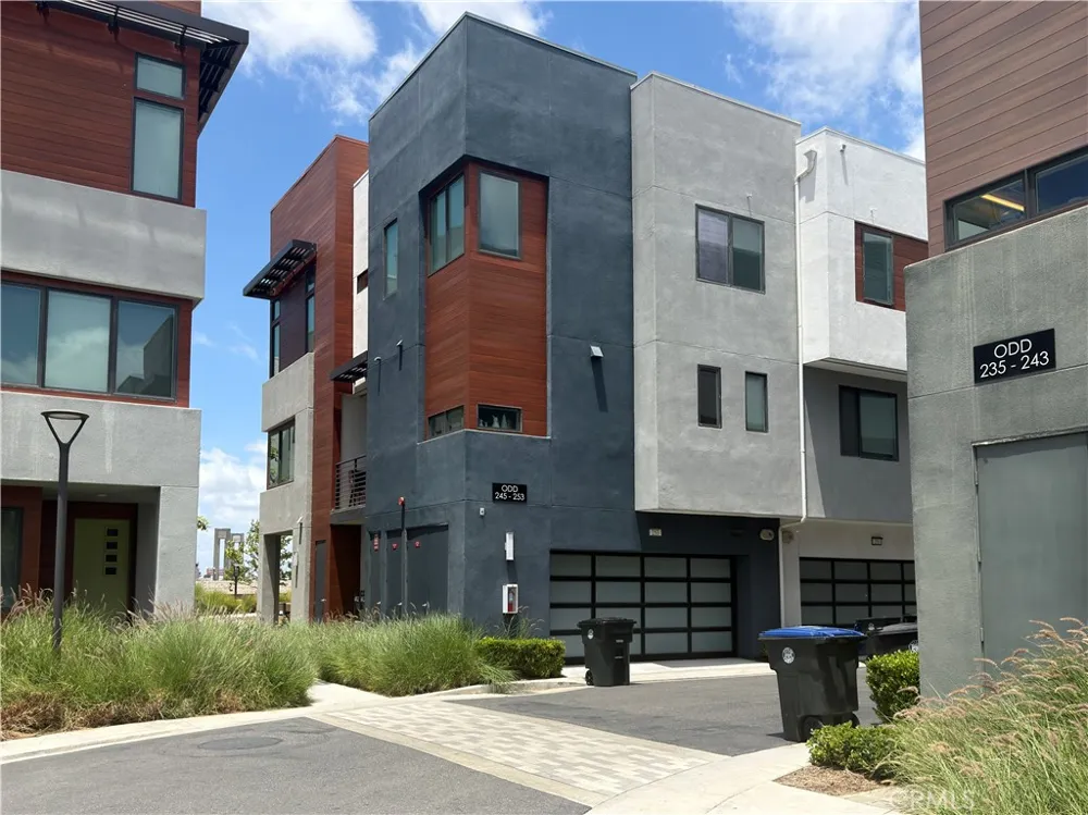 253 Waypoint Tustin, CA 92782
