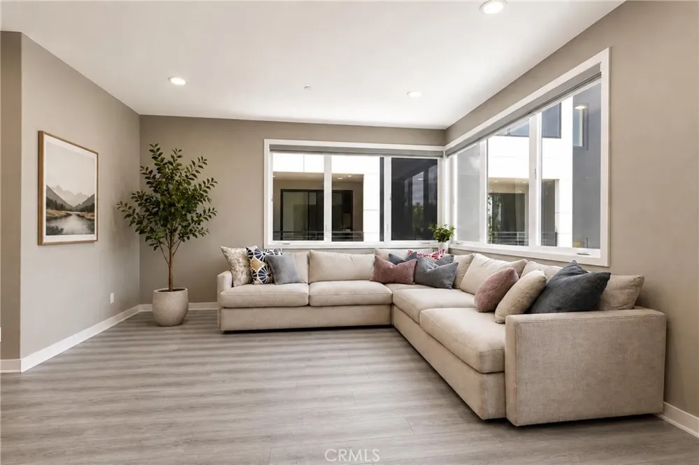 253 Waypoint Tustin, CA 92782