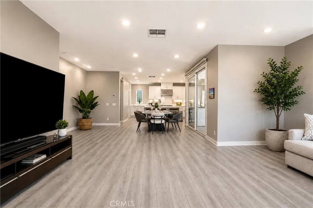 253 Waypoint Tustin, CA 92782