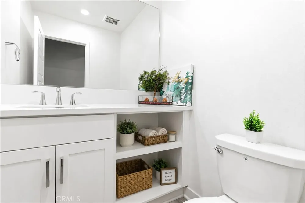 253 Waypoint Tustin, CA 92782