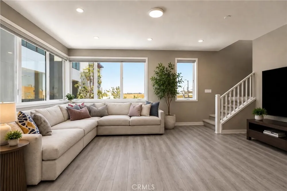 253 Waypoint Tustin, CA 92782