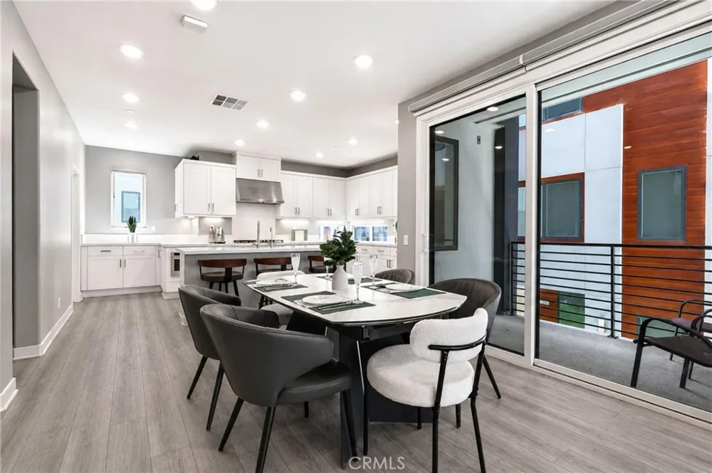 253 Waypoint Tustin, CA 92782