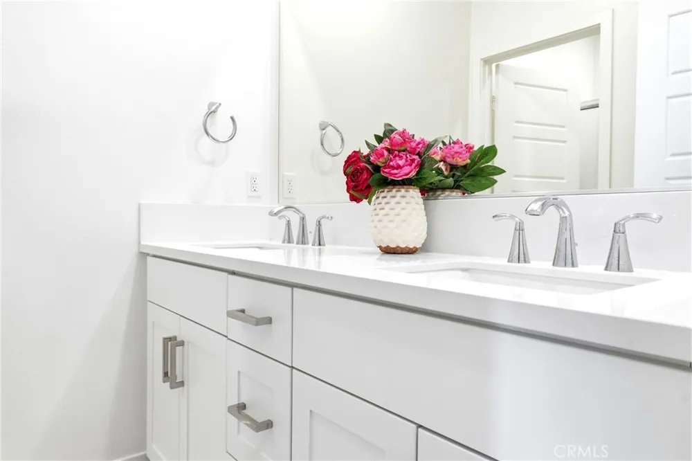 253 Waypoint Tustin, CA 92782