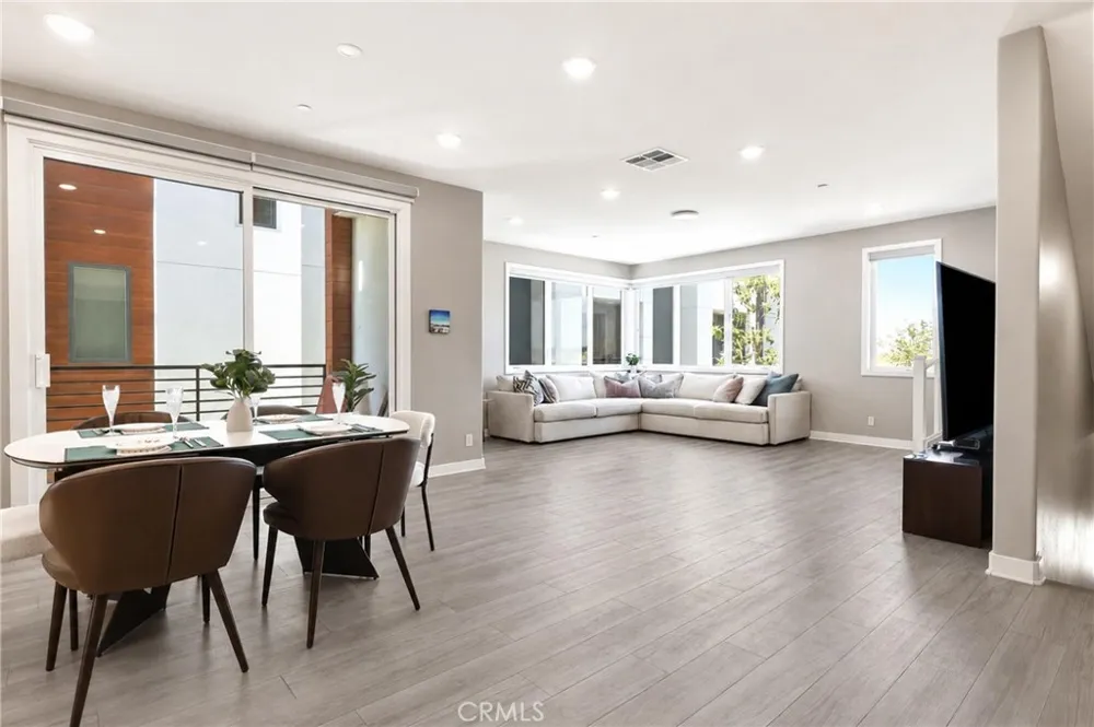 253 Waypoint Tustin, CA 92782