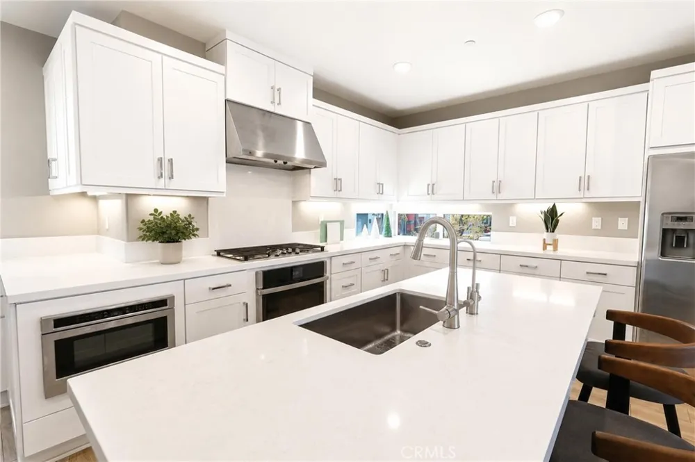 253 Waypoint Tustin, CA 92782