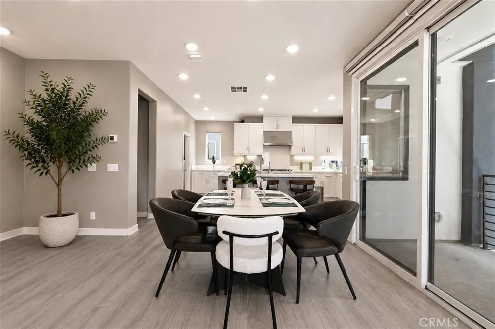 253 Waypoint Tustin, CA 92782