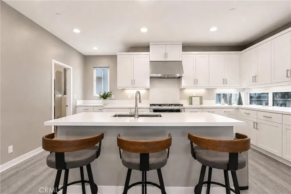 253 Waypoint Tustin, CA 92782