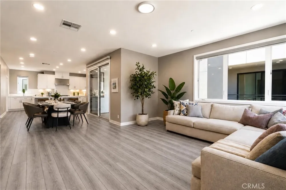 253 Waypoint Tustin, CA 92782