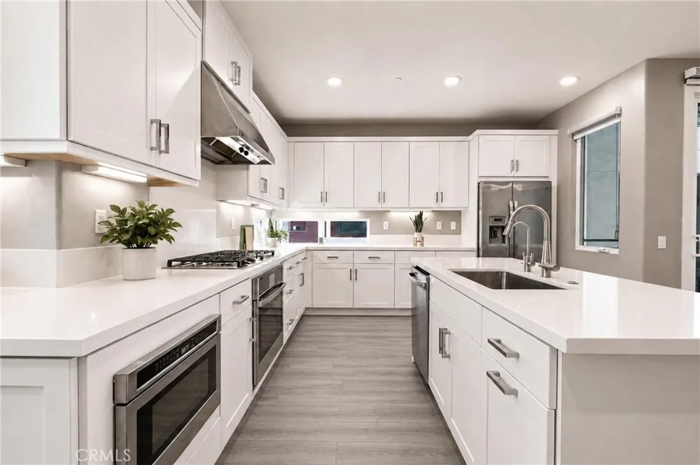 253 Waypoint Tustin, CA 92782