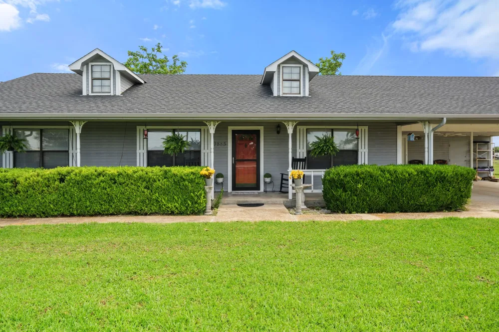 9885 Silver Creek Drive Scurry, TX 75158