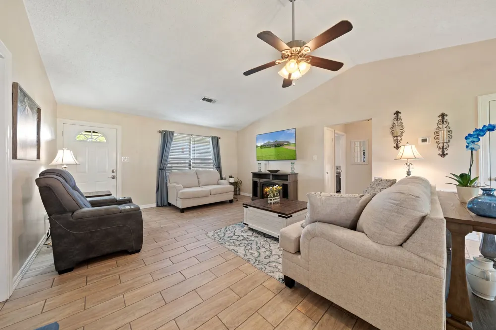 9885 Silver Creek Drive Scurry, TX 75158