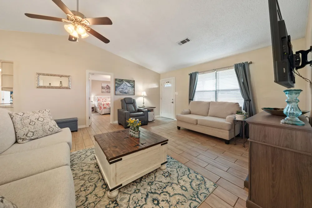 9885 Silver Creek Drive Scurry, TX 75158