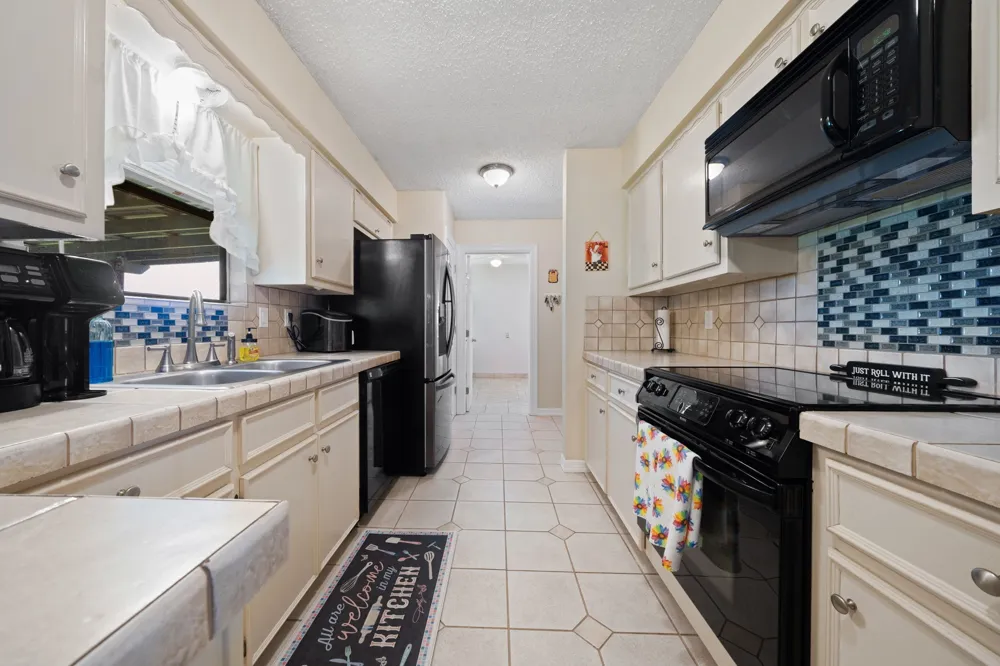 9885 Silver Creek Drive Scurry, TX 75158