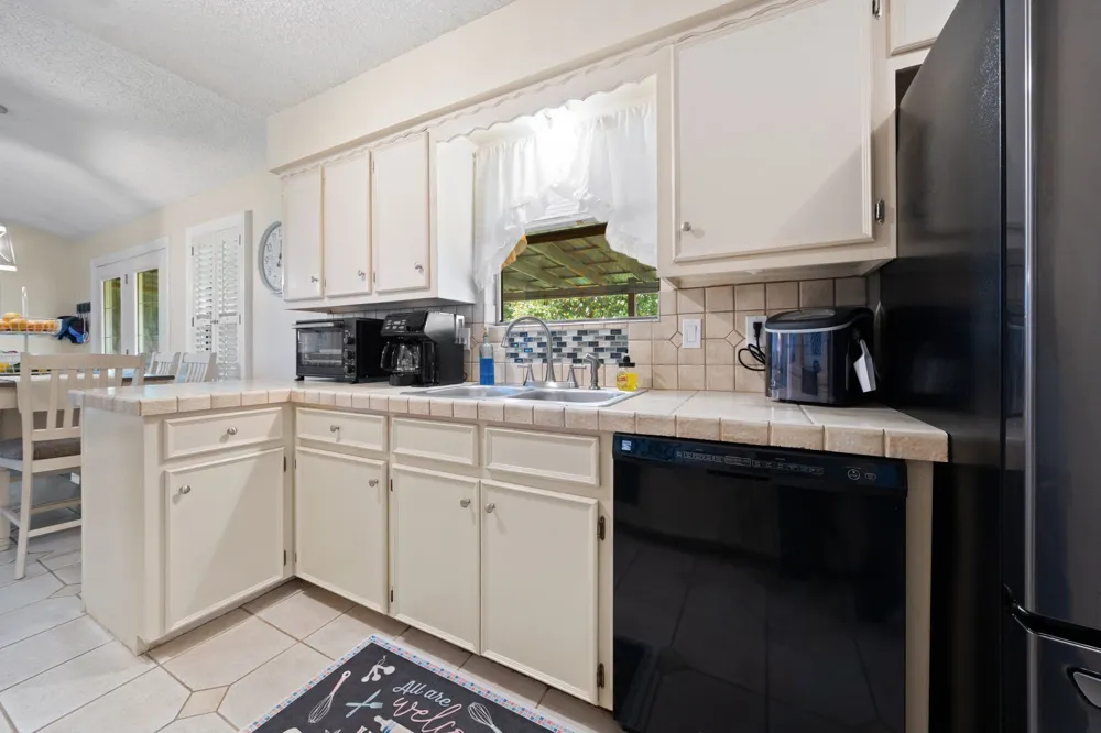 9885 Silver Creek Drive Scurry, TX 75158