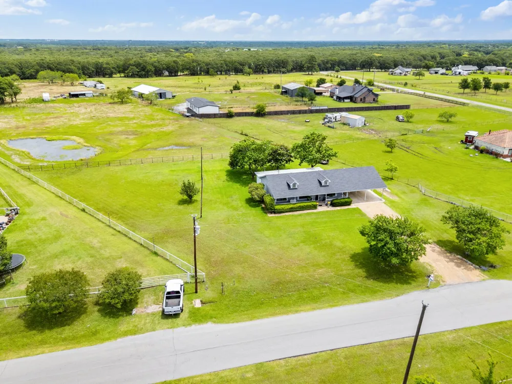 9885 Silver Creek Drive Scurry, TX 75158