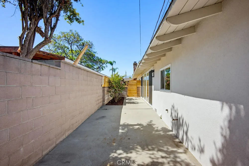 109 E Francis Street Corona, CA 92879