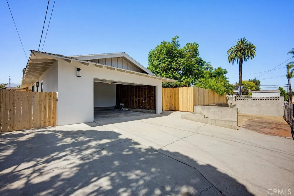 109 E Francis Street Corona, CA 92879