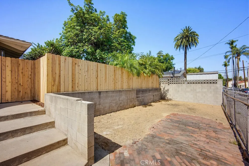 109 E Francis Street Corona, CA 92879