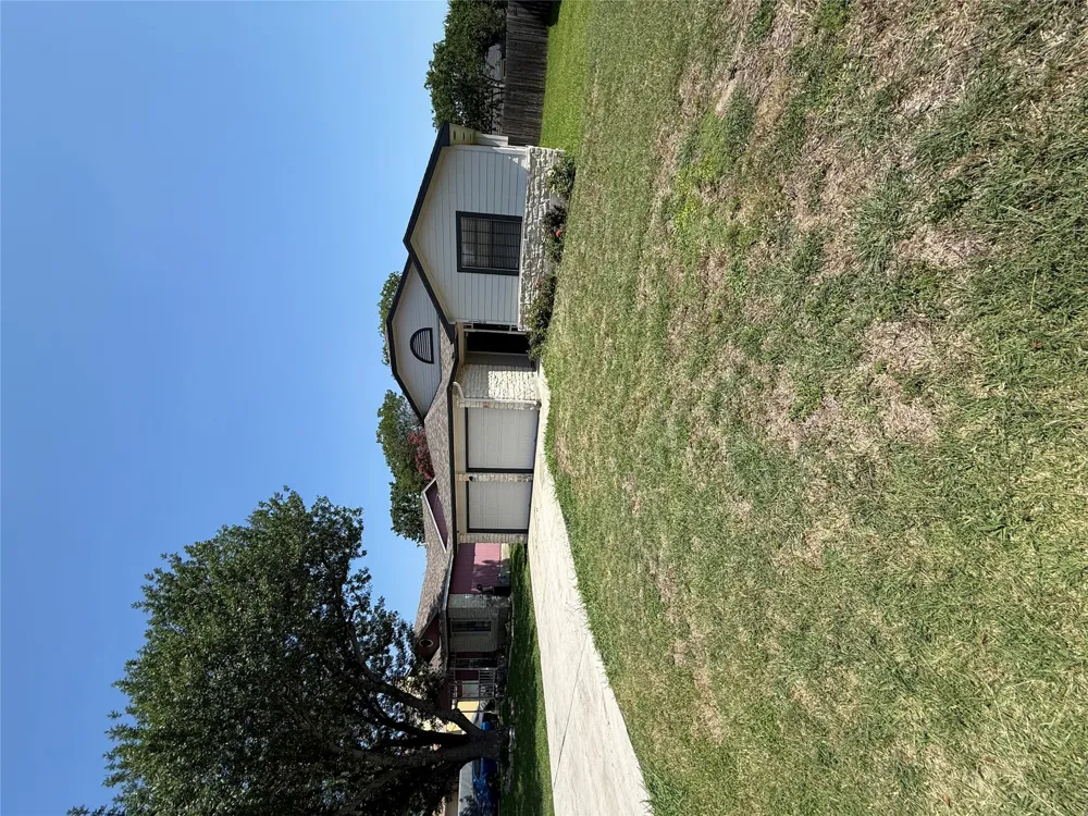 1100 E Logan Street Round Rock, TX 78664