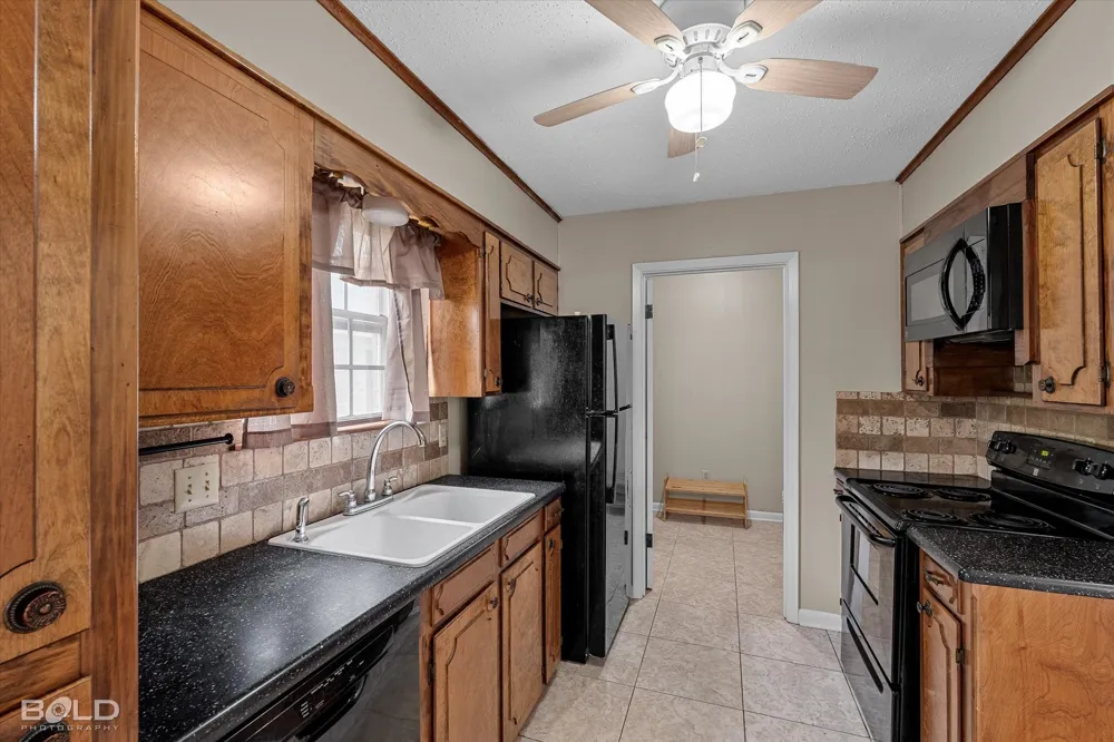 121 Carriage Square Drive Bossier City, LA 71112