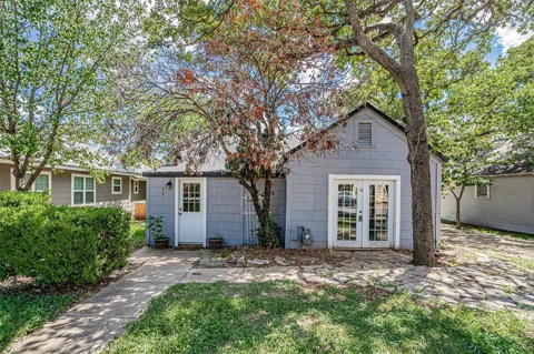982 W Tarleton Street