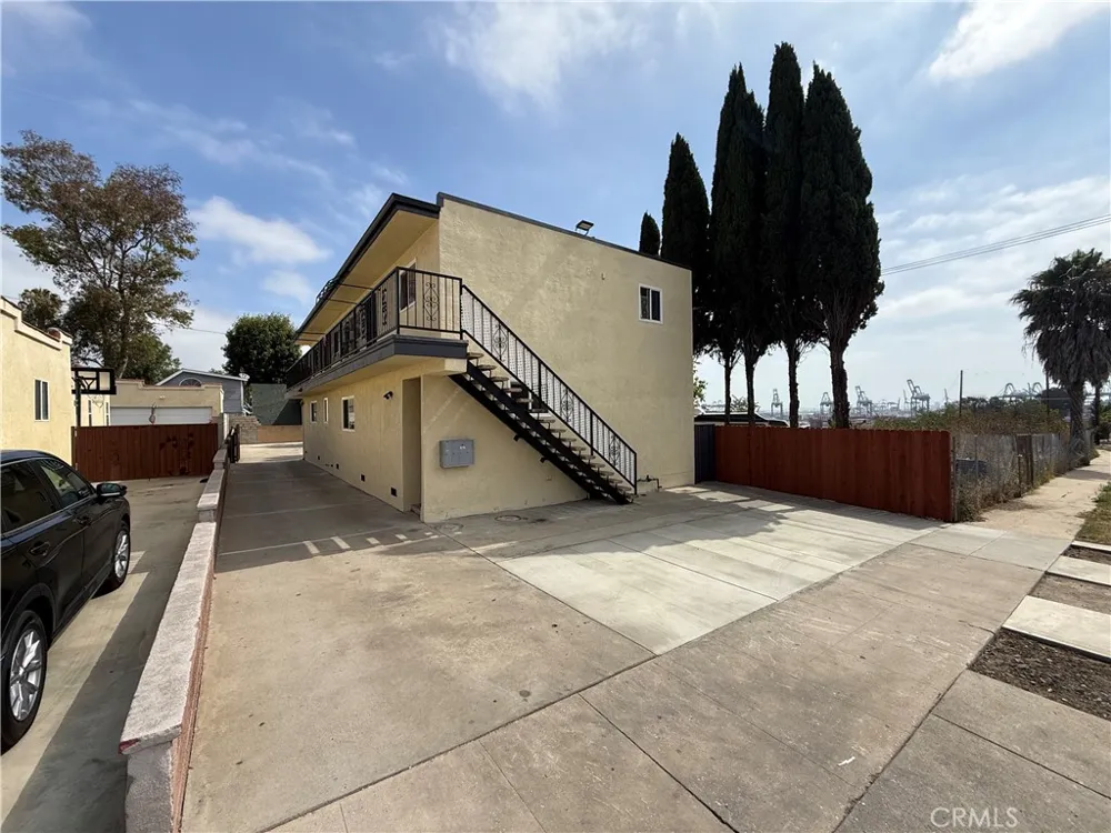 564 W Macarthur #3 San Pedro, CA 90731
