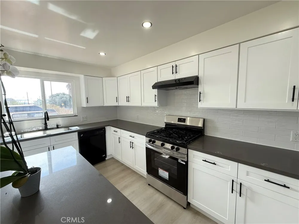 564 W Macarthur #3 San Pedro, CA 90731