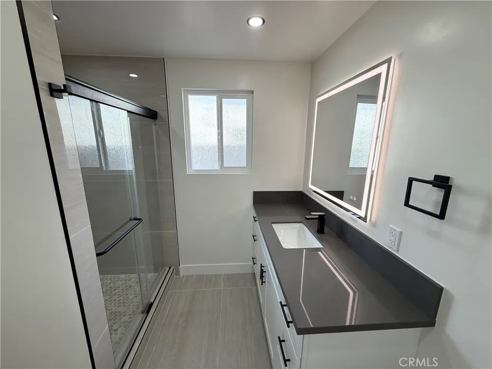 564 W Macarthur #3 San Pedro, CA 90731